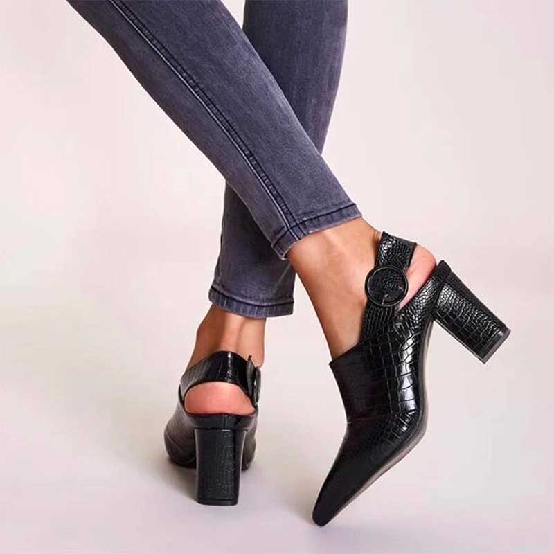 Try a Pointed Toe Shoes for Petite Women